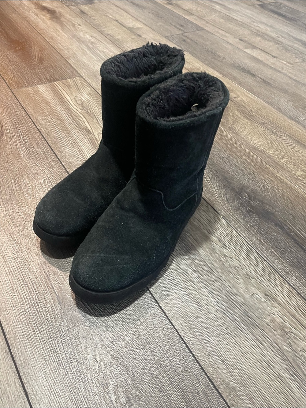 Women’s Black Cozy Faux-Fur Winter Boots